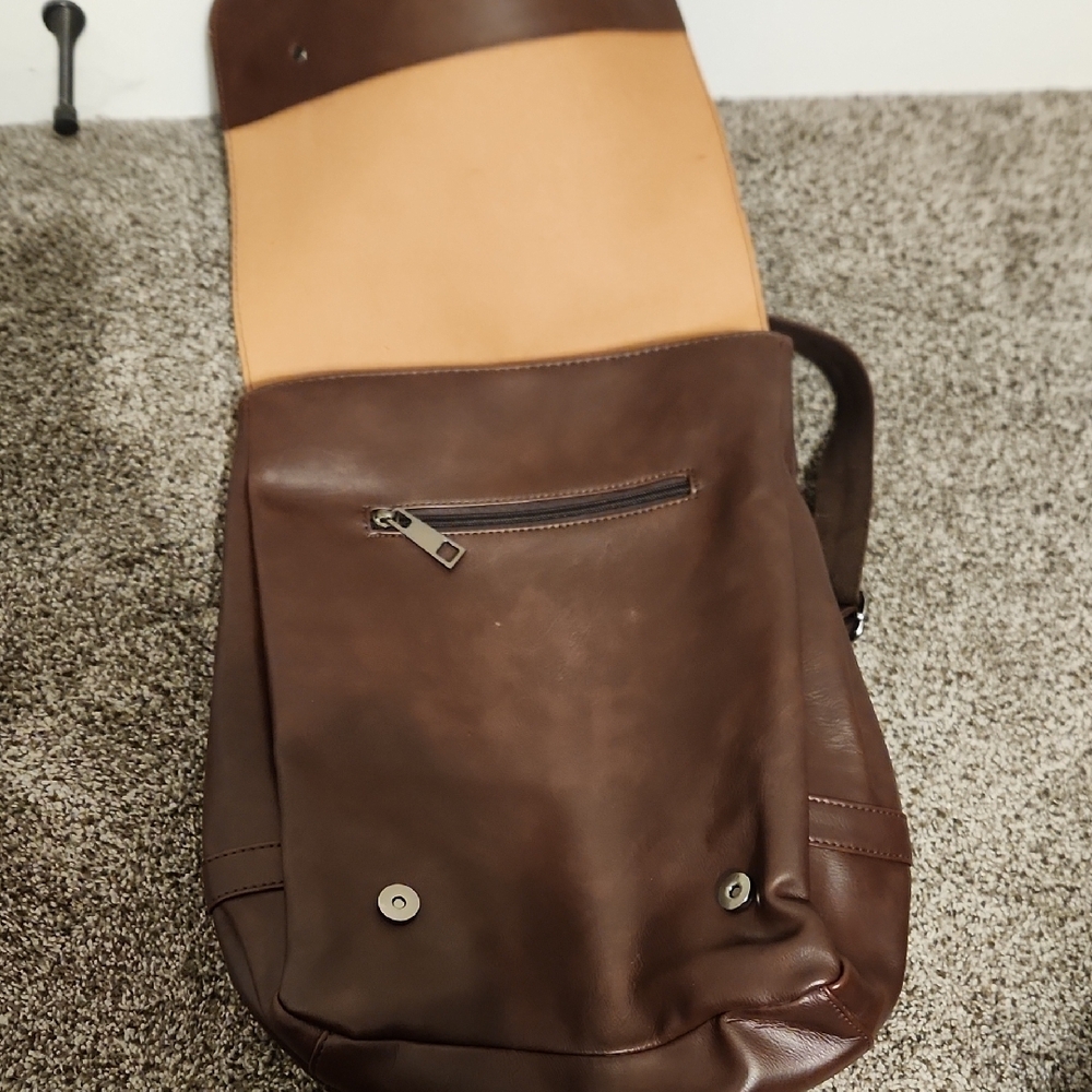 Elegant Brown Leather Backpack - Picture 2 of 10